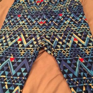 💕BEAUTIFUL BRAND NEW LULAROE ONE SIZE LEGGINGS💕
